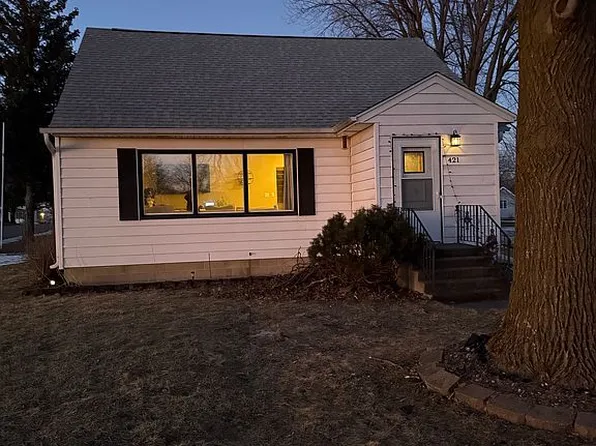 421 2nd St SW, New Richland, MN 56072
