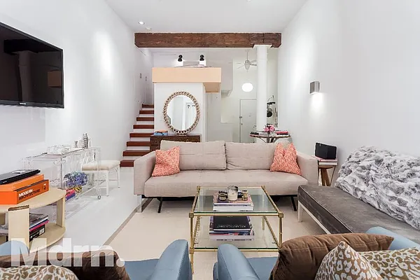 Sold by Mdrn Residential | media 2