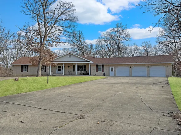 2027 Burd Hvn, Freeport, IL 61032