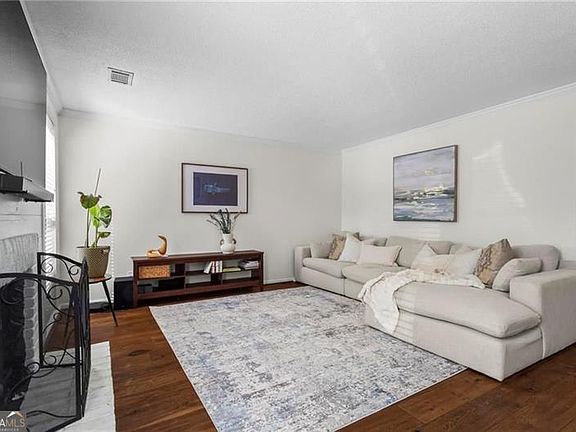 3rd image of 1028 Riverbend Club Dr SE