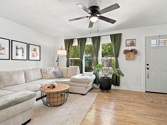 3rd image of 1452 E Lindberg Street