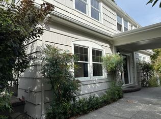 950 17th Ave E, Seattle, WA 98112