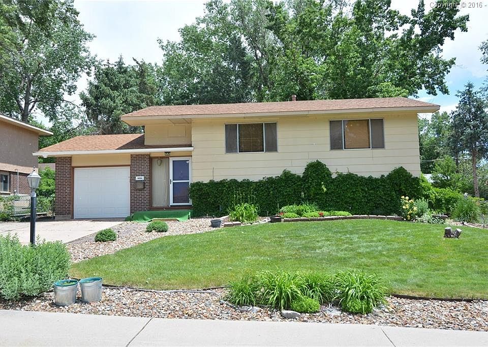 FRONT VIEW OF THE HOME