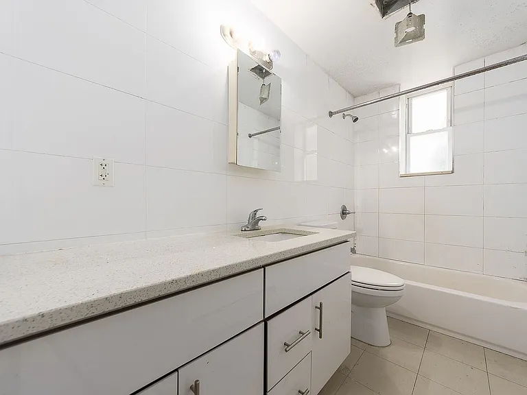 1113 Hancock St #3 — Photo 7