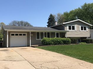 673 Coventry Ln, Crystal Lake, IL 60014
