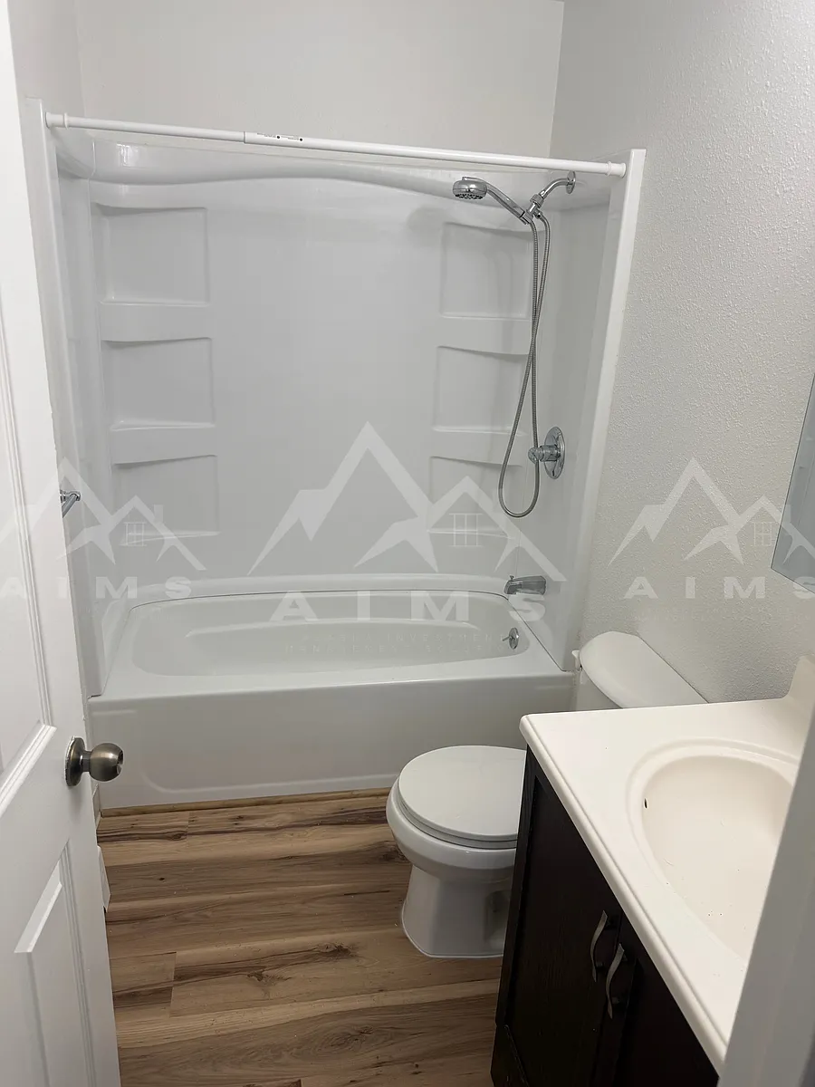 Building Photo - 3147 Peterkin Ave #1
