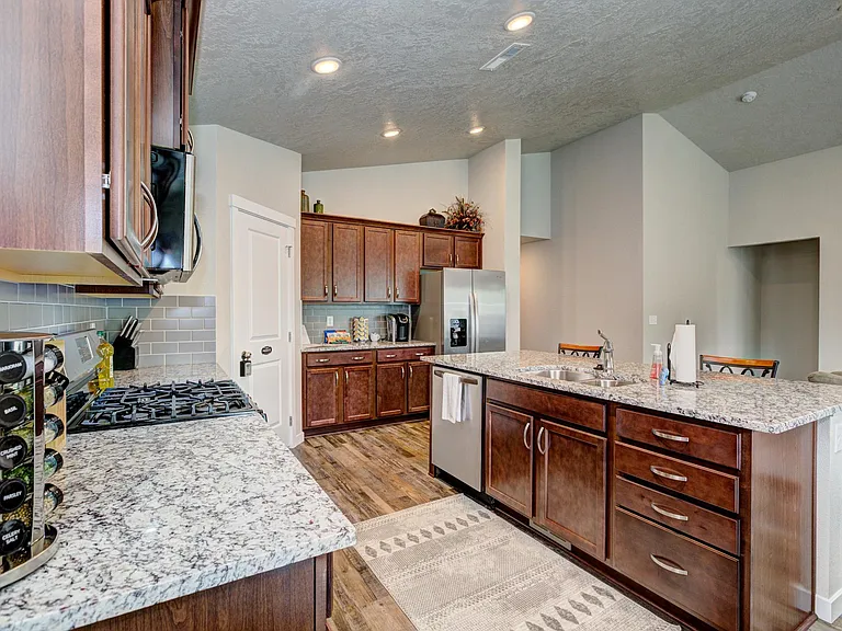 16572 Cypress Ln — Photo 23