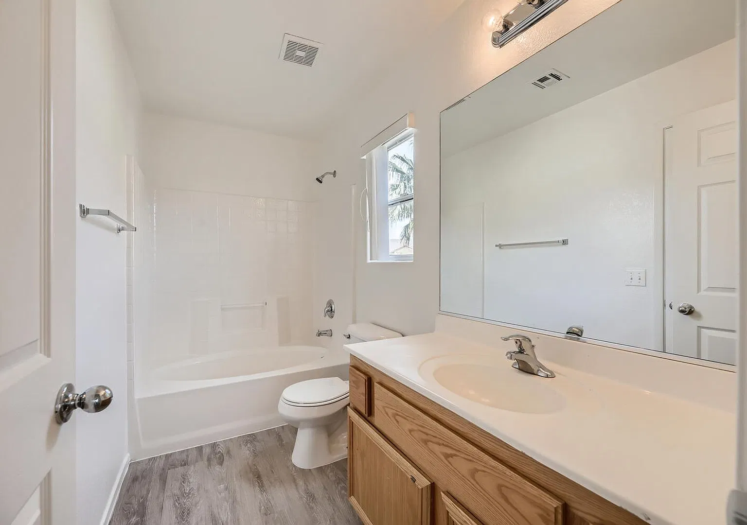 Stunningly Upgraded! 3 Bed, 2.5 Bath — Photo 4