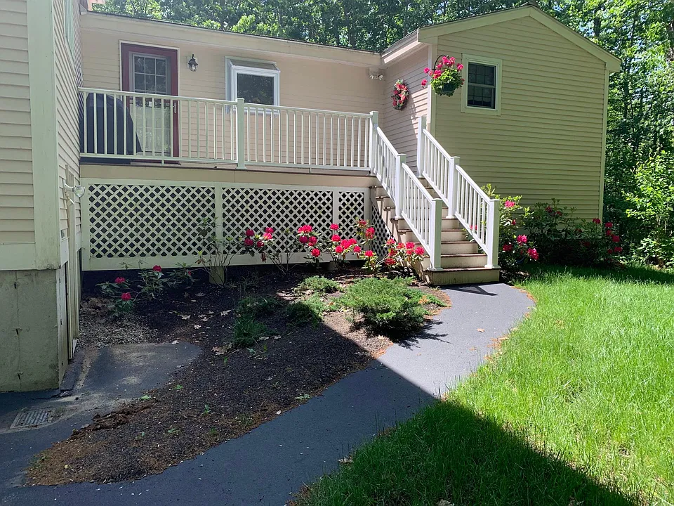 24 Lockwood Dr