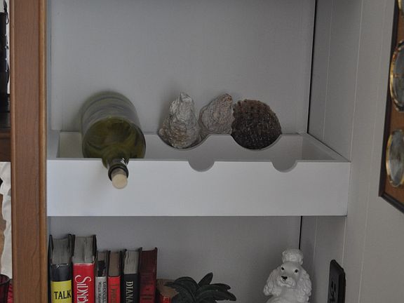 Shelves/cabinets & wine rack