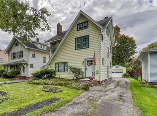 45 Stonehenge Rd, Rochester, NY 14609