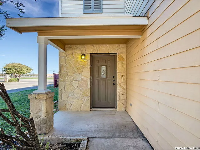 3 bed, 2.5 bath, 2520 sqft, $2,200 — Photo 4