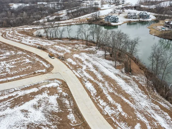 1083 Arbor Woods Dr, Pleasant Hill, IA 50327