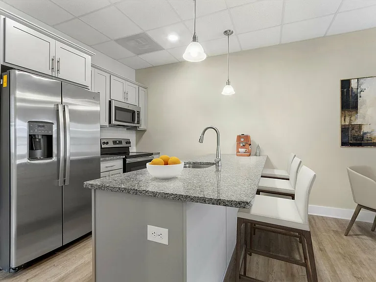 421 W King St — Photo 20