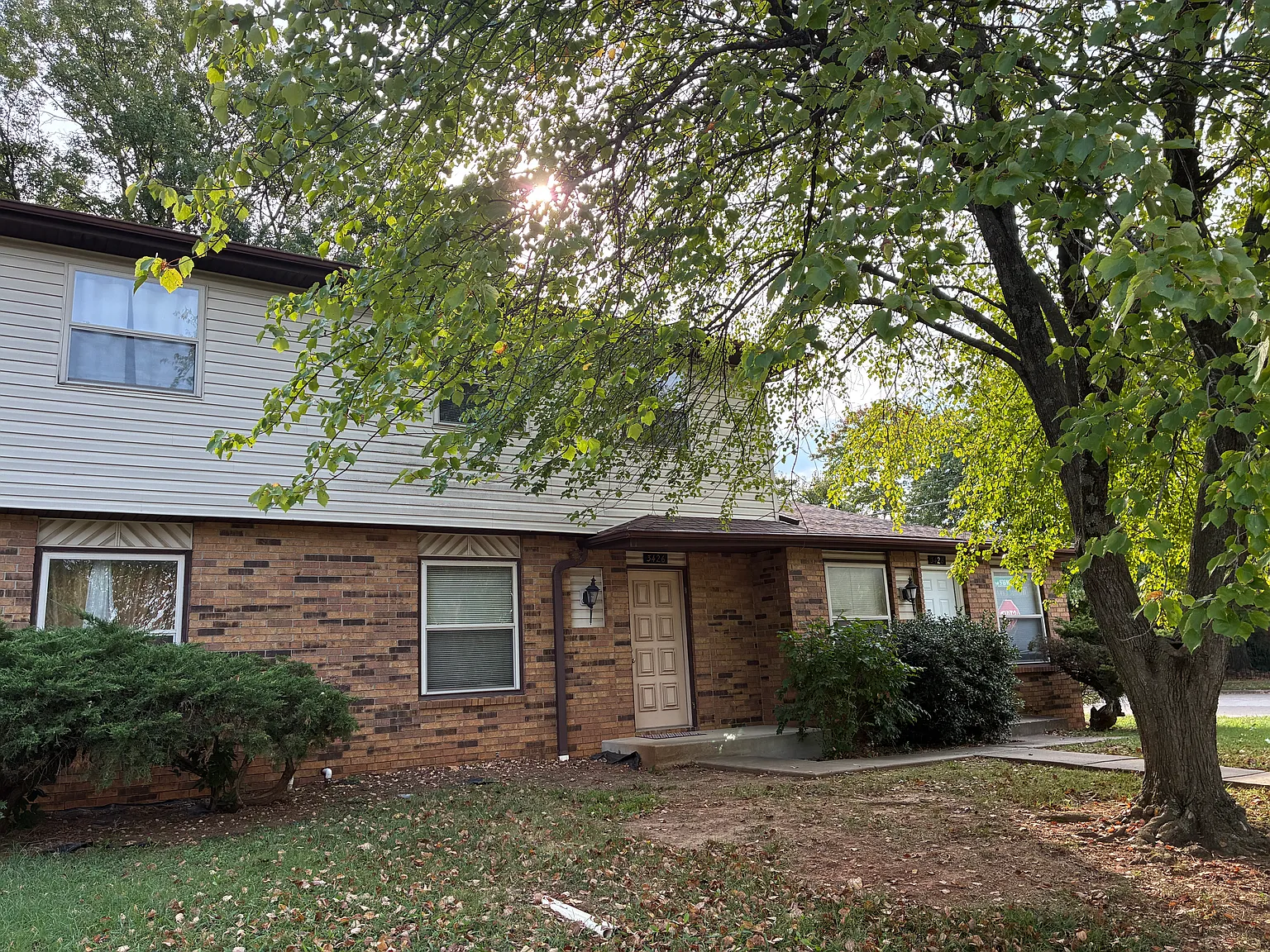 2 bed, 1.5 bath, 900 sqft, $995 — Photo 2