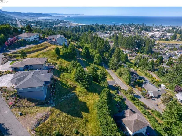 6894 Pacific Terrace Loop, Brookings, OR 97415