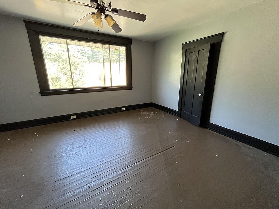 2nd image of 3694 Vine St
