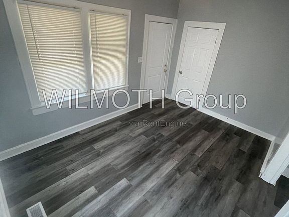4th image of 15 N Riley Ave APT 2