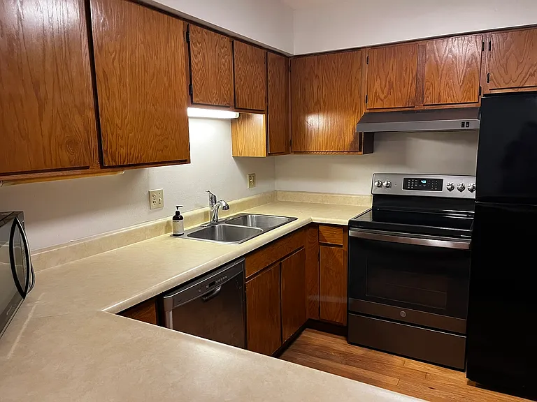 234 N Grove St #11 — Photo 1