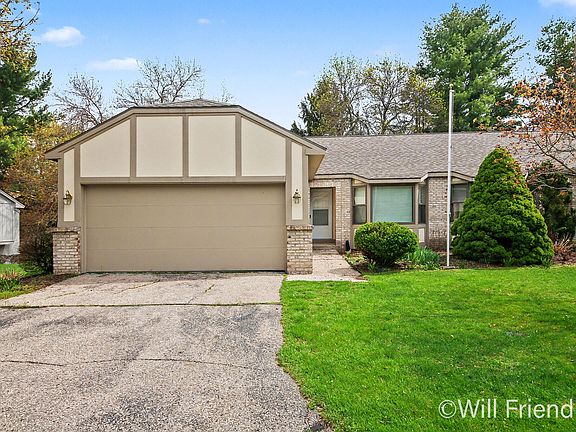 2nd image of 15 Skyline Cir NW