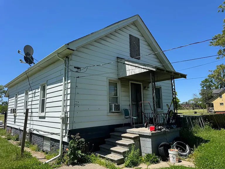 4510 Fairview St — Photo 9