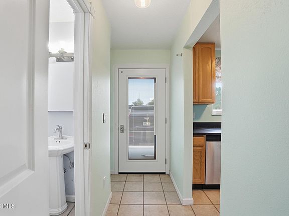 3rd image of 728 Fairway Dr APT 5