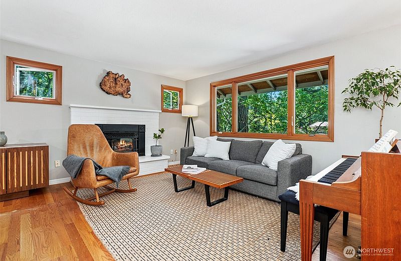 5th image of 16242 NE 30th Street