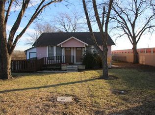 3712 N Main St, Taylor, TX 76574