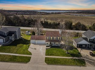781 183rd Pl, Pella, IA 50219