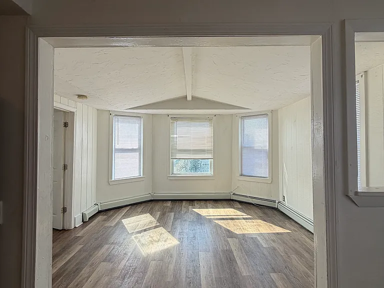373 Burnside Ave #3 — Photo 2