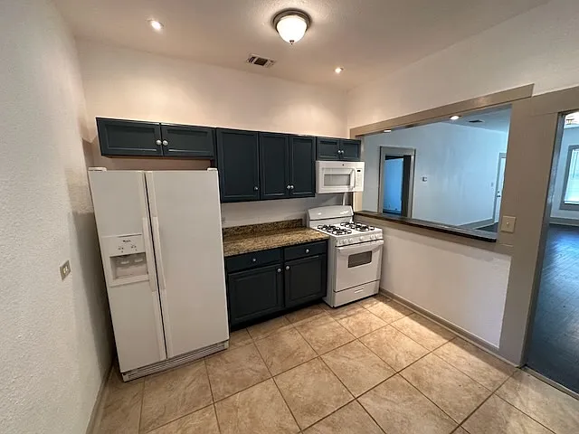 723 E Ashby Pl — Photo 14