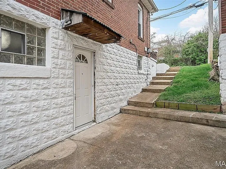 709 Dammert Ave — Photo 8
