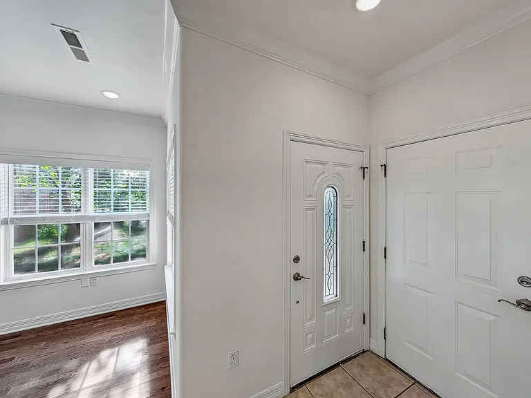 904 W Dixson St — Photo 19