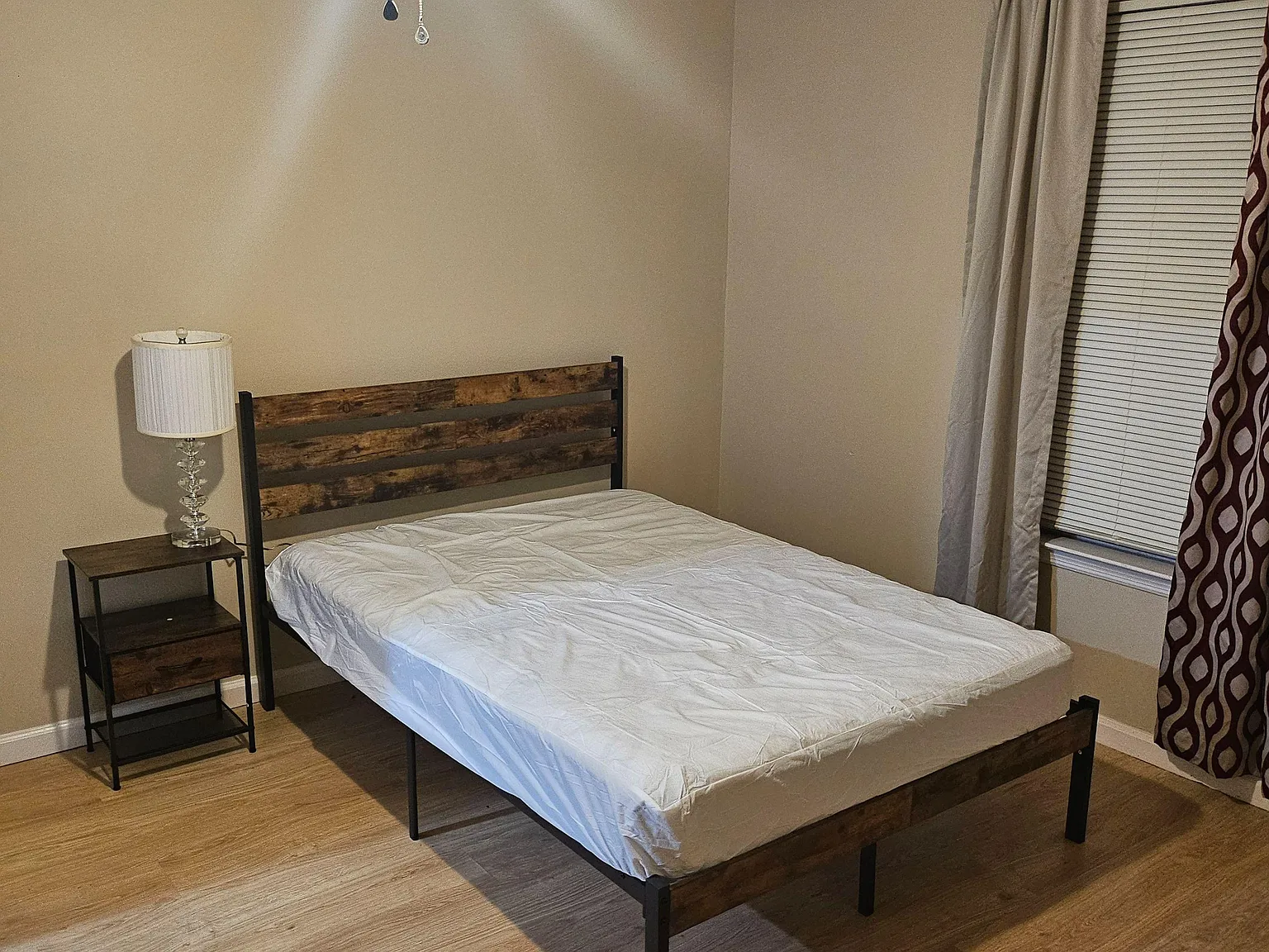 4 bed, 3.0 bath, 1553 sqft, $1,360 — Photo 1