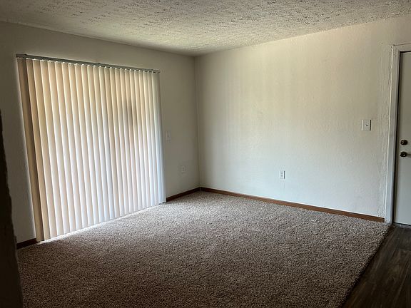 4th image of 725 W Texas Ave #405
