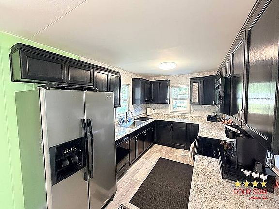 3rd image of 926 N Colonial Cir