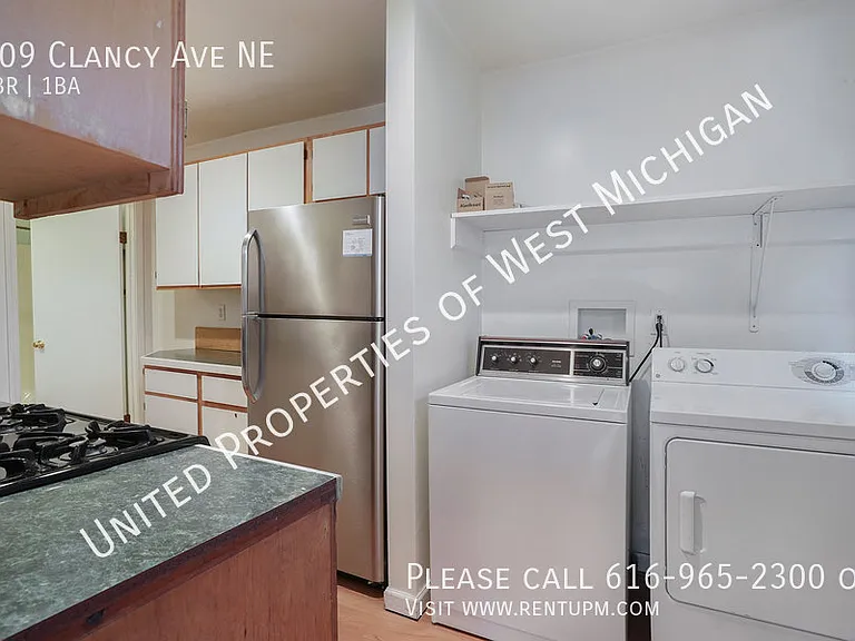 709 Clancy Ave NE — Photo 10