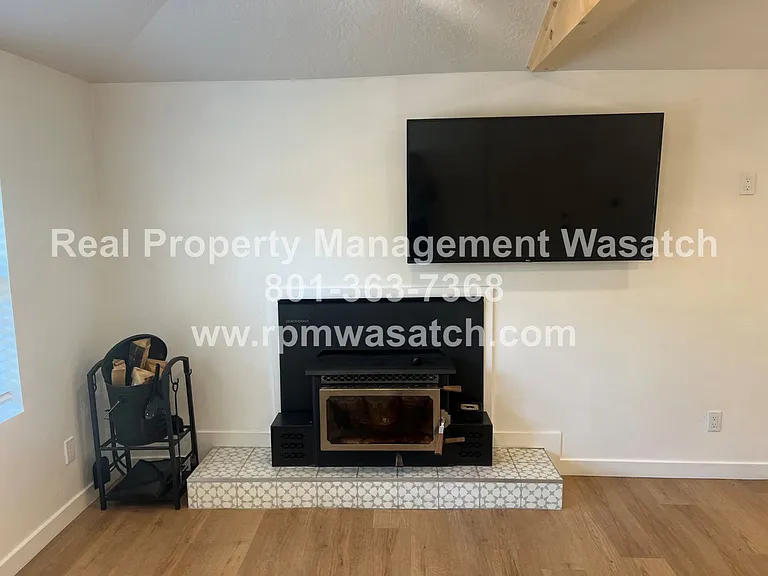 1388 Country Ln — Photo 22