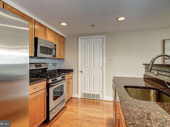5th image of 1220 N Fillmore St Unit 909