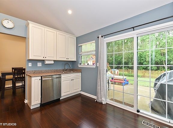 5th image of 2233 Camden Ln