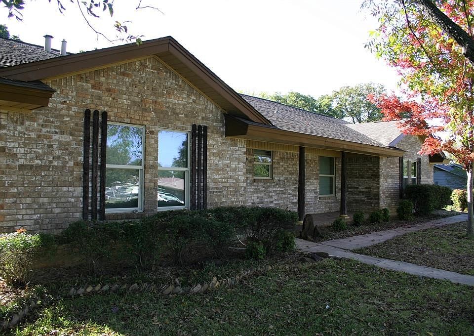 1st image of 101 Valley View Dr N