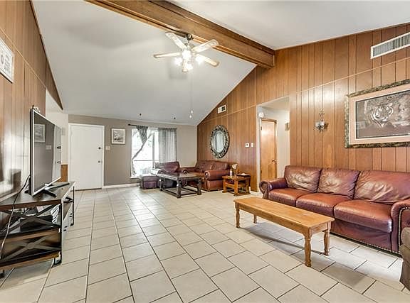 4th image of 918 McCallum Dr