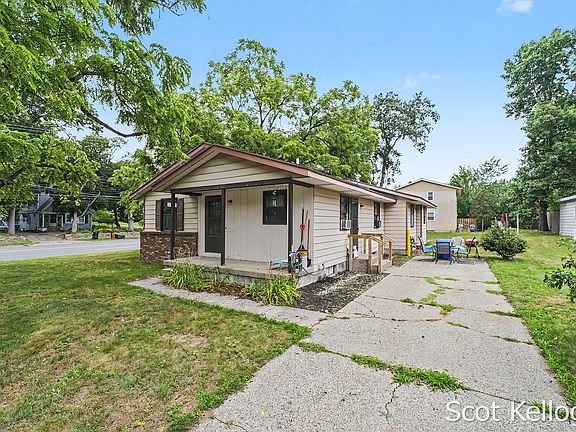 3rd image of 3822-3824 Burlingame Ave SW