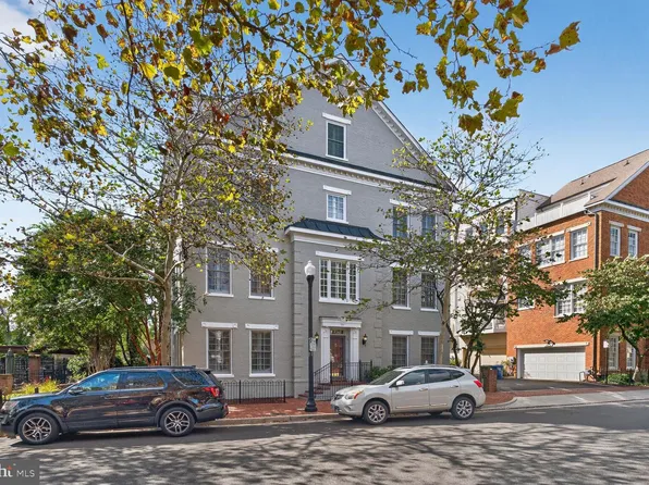 1808 Potomac Greens Dr, Alexandria, VA 22314