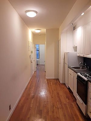 2nd image of 407 W 44th St APT 2E