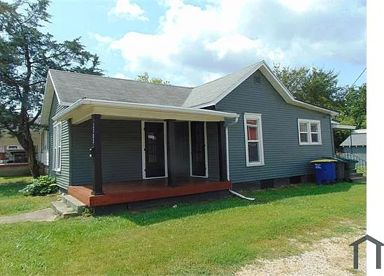 3 bed, 1000 sqft, $1,100 — Photo 1