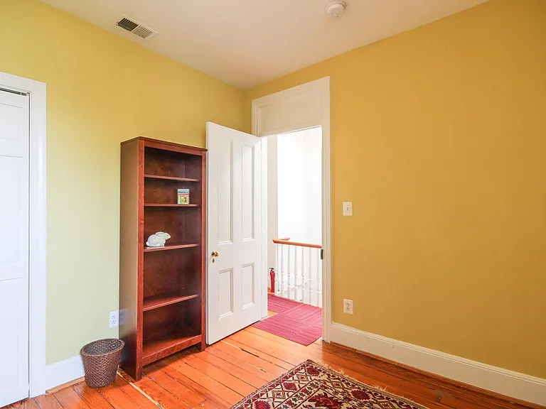 818 C St SE — Photo 32