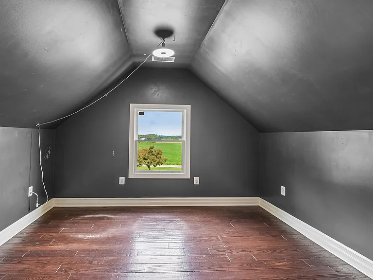 1097 Underwood Rd — Photo 48