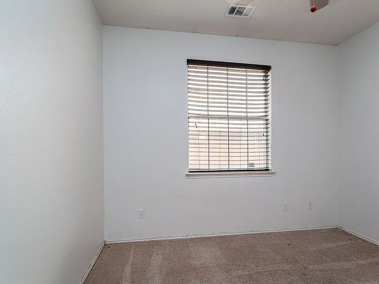 1235 Blackthorn Dr — Photo 23