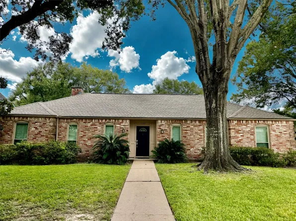 3103 Fairway Dr, Sugar Land, TX 77478